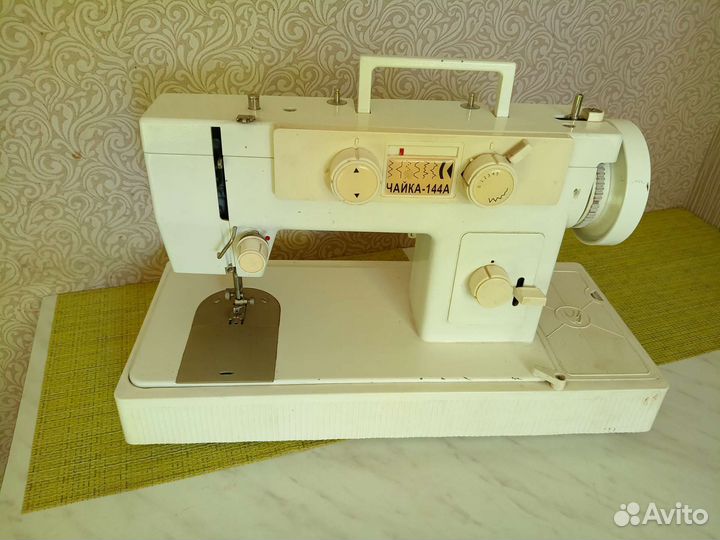 Швейная машинка чайка 144а