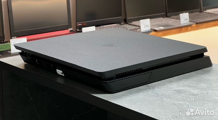 PS4 Slim 1TB / 1 геймпад / 9.03/ Gran Turismo 7