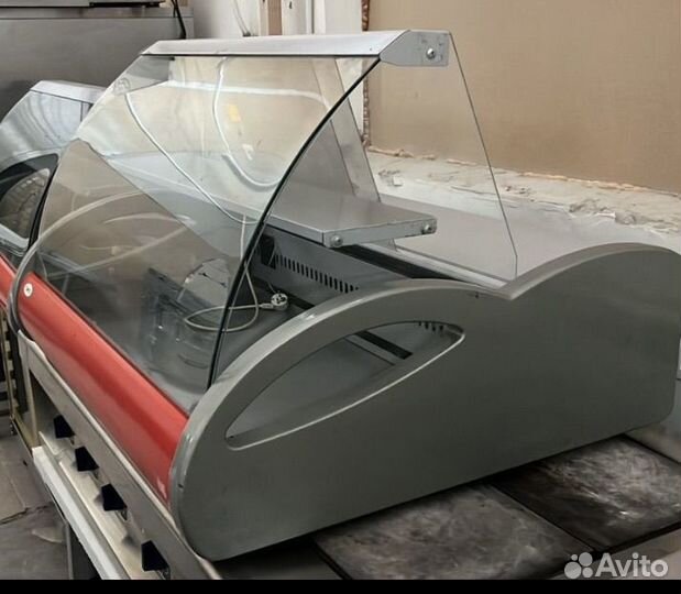 Настольная охлаждаемая витрина