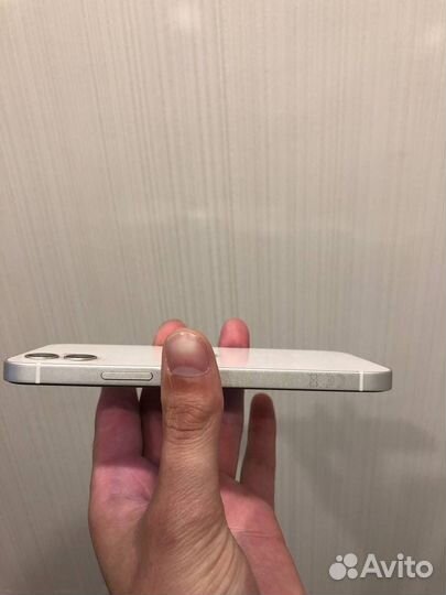 Телефон iPhone 12