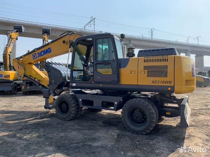 Колёсный экскаватор XCMG XE210WD, 2022