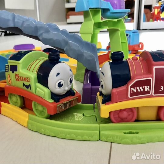 Игрушка. Железная дорога. Паровозик томас Thomas