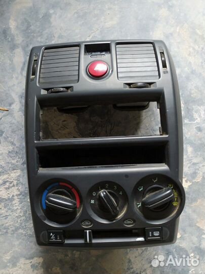 Центральный консоль на hyundai getz 2002 года выпуска вид. 847401e000fz. Центральная консоль хендай гетц. Центральная консоль хендай гетц. Центральная консоль хендай туксон 2008.