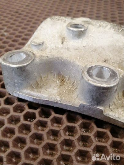 Кронштейн опоры двигателя передний правый