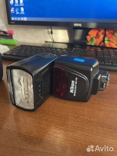 Вспышка камеры Nikon Nikkor SB-700