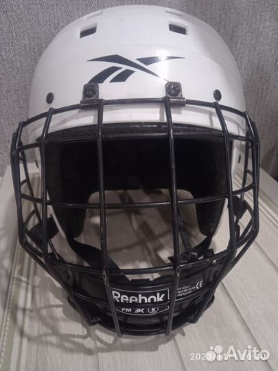 Хоккейный шлем
