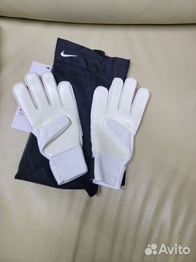 Вратарские перчатки Nike новые детские р 5, 6 и 7