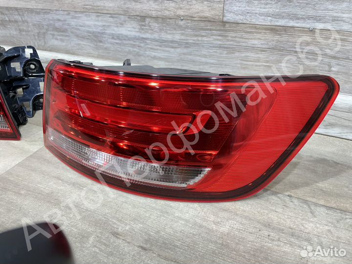 Фонарь задний левый правый Audi A4 b9 (2015-2020)