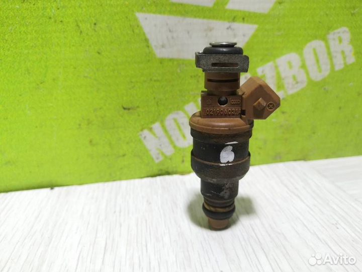 Форсунка инжекторная Фольксваген Гольф 3 Венто
