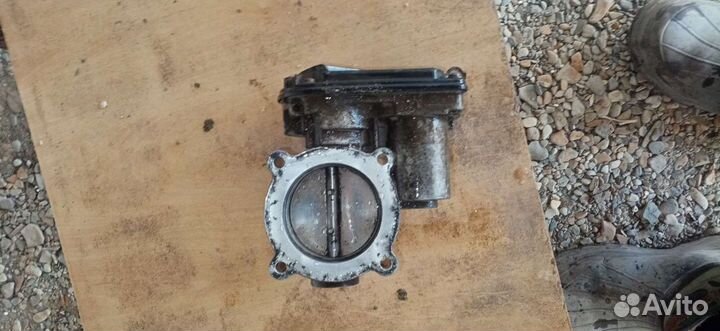 Дросельная заслонка на двигатель 4216