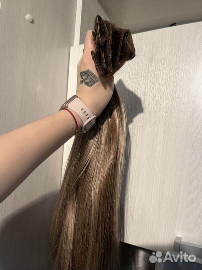 Волосы на заколках русые