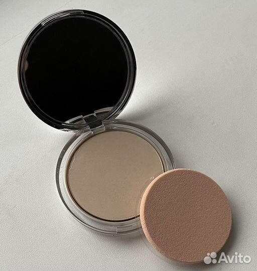 Пудра Clinique Stay-Matte 101 invisible