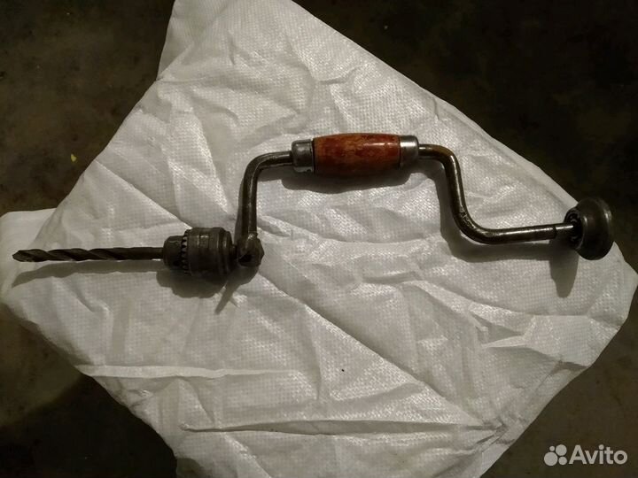 Ручная дрель коловорот