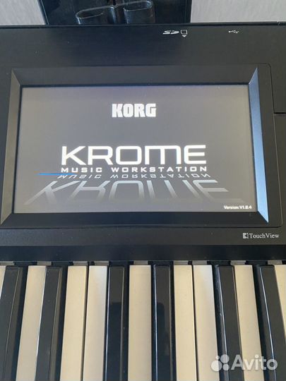 Синтезатор korg krome, со стойкой