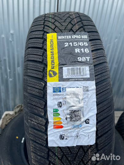 Roadmarch Winter XPro 888 215/65 R16 97T