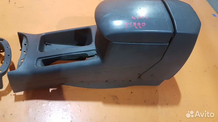 Подлокотник на Chery Tiggo T11