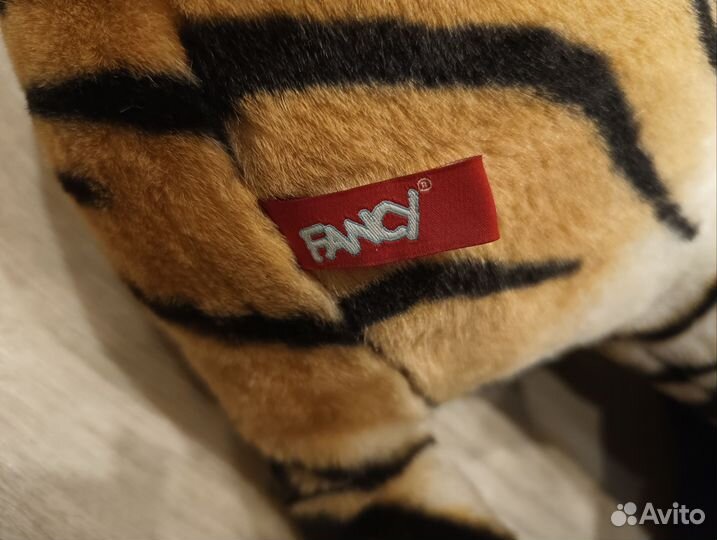 Тигр бенгальский игрушка