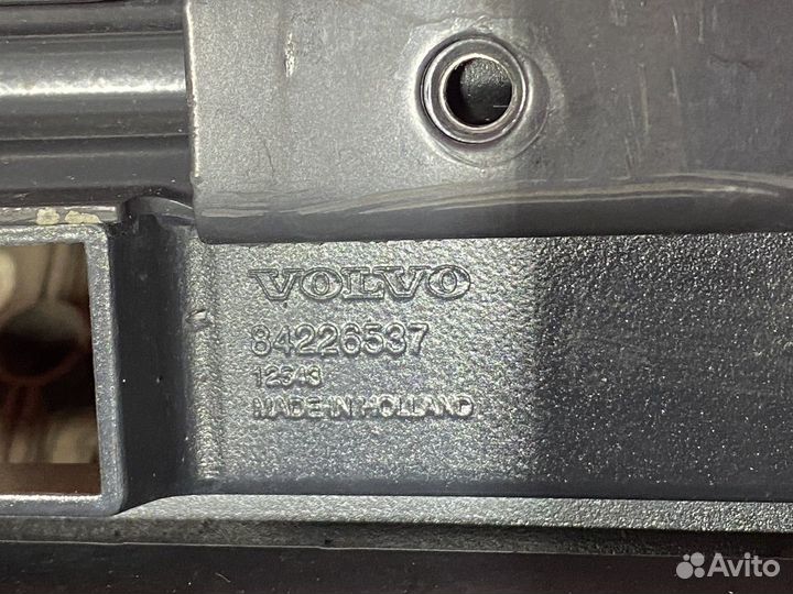 Решетка радиатора верхняя Volvo FH