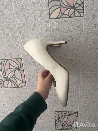 Туфли женские 37 размер белые