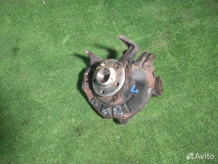 Поворотный кулак передний левый Volkswagen Polo