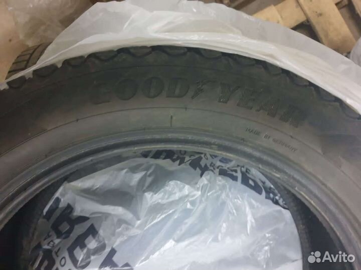 Goodyear Ultragrip Ice Arctic 235/55 R19