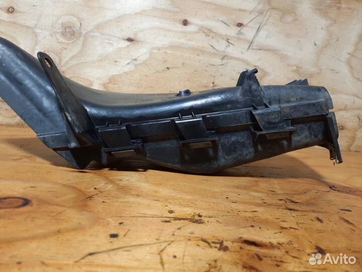 Воздуховод правый Bmw 325 E90 N52B25 2007