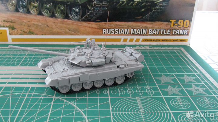 Сборная модель танка Т-90