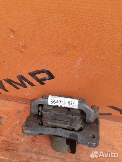 Суппорт задний правый Toyota Estima ACR30 2AZ-FE