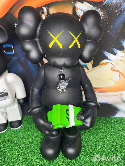 Фигурка kaws bearbrick