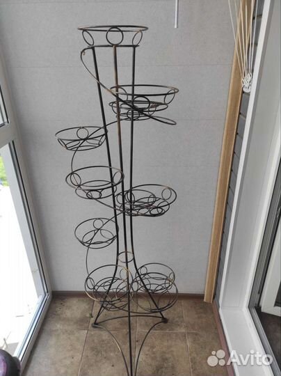 Подставка для цветов напольная металлическая