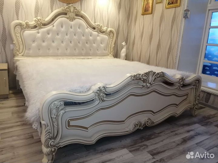 Кровать