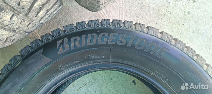 Bridgestone Ice Cruiser 7000S 215/65 R16 98T