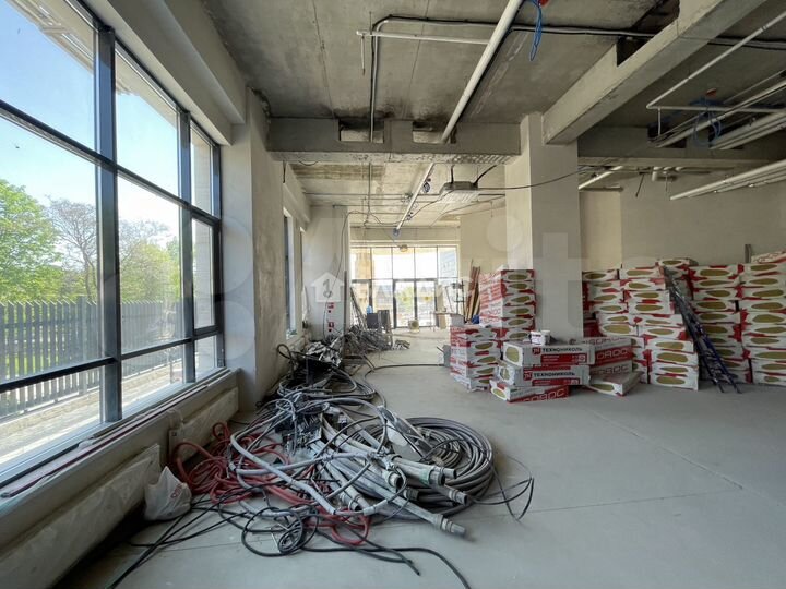 Сдам торговое помещение, 421.8 м²