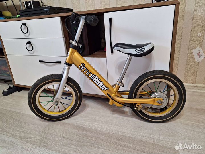 Беговел детский с ручным тормозом