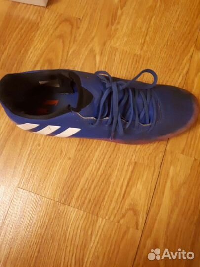 Футбольные бутсы adidas predator