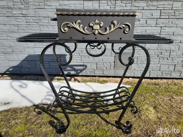 Мангал с дровницей