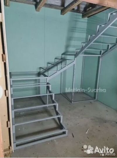 Лестницы на второй этаж металлическая № 468