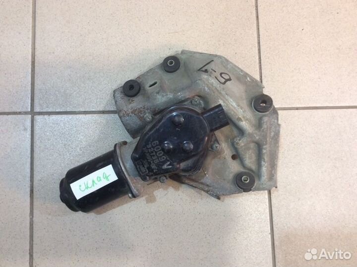 Моторчик стеклоочистителя передний Mitsubishi