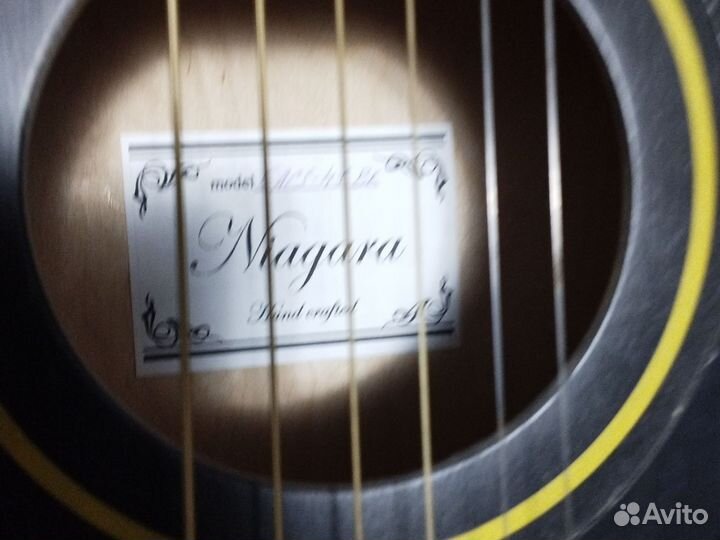 Акустическая гитара