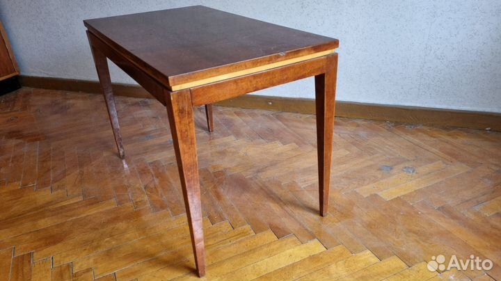 Журнальный столик из массива дерева