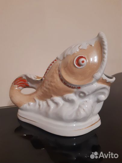 Фарфоровая статуэтка 