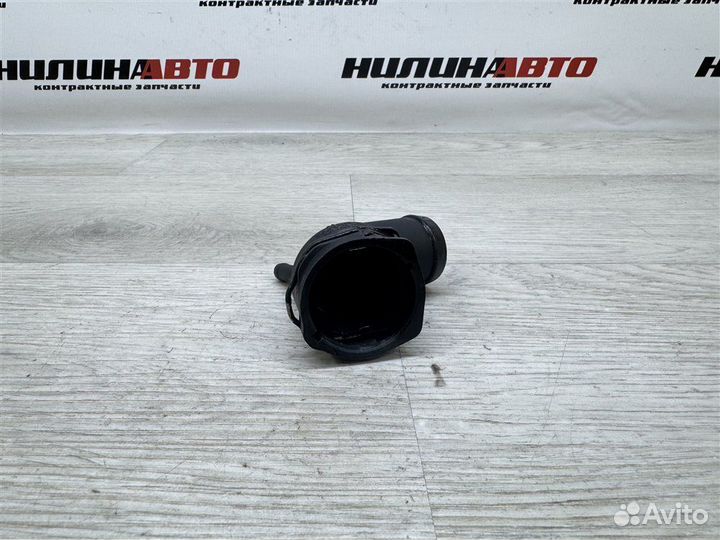 Фланец системы охлаждения Volkswagen Passat B6