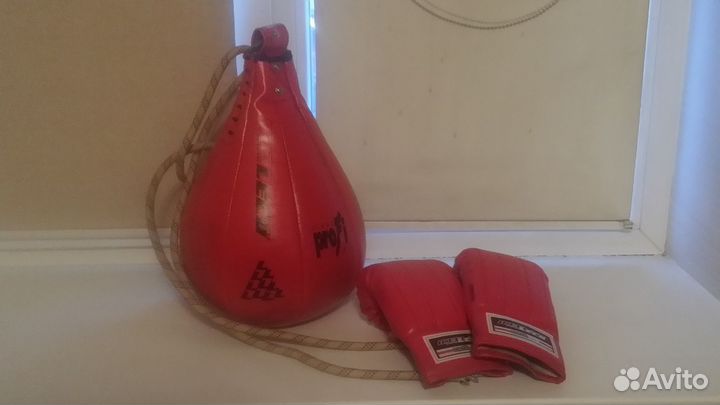 Боксерская груша с перчатками