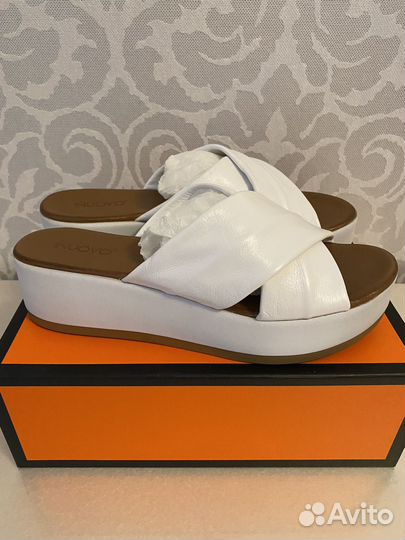 Шлепанцы женские