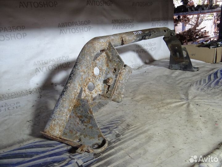 Балка под двигатель Mazda Bongo Friendee 2001 sgew