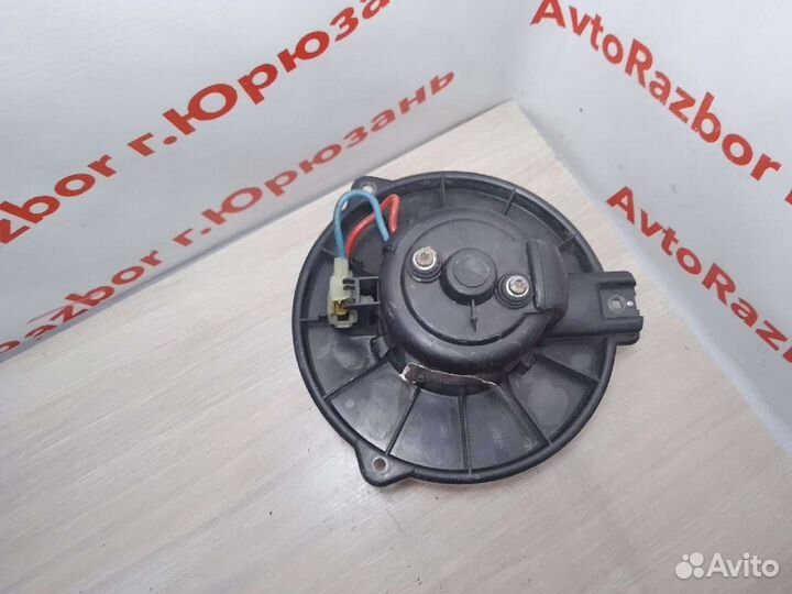 Мотор печки Mitsubishi Carisma