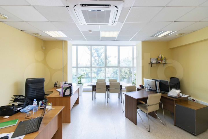 Продам торговое помещение, 210 м²