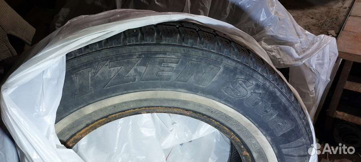 Kumho I'Zen Stud Snow KW11 205/75 R15
