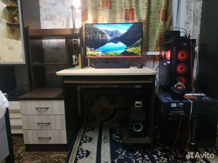 Стол компьютерный