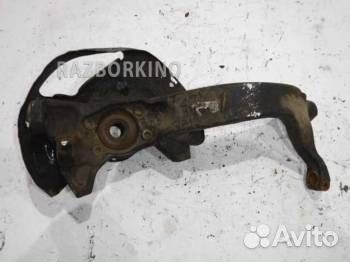 Кулак передний правый